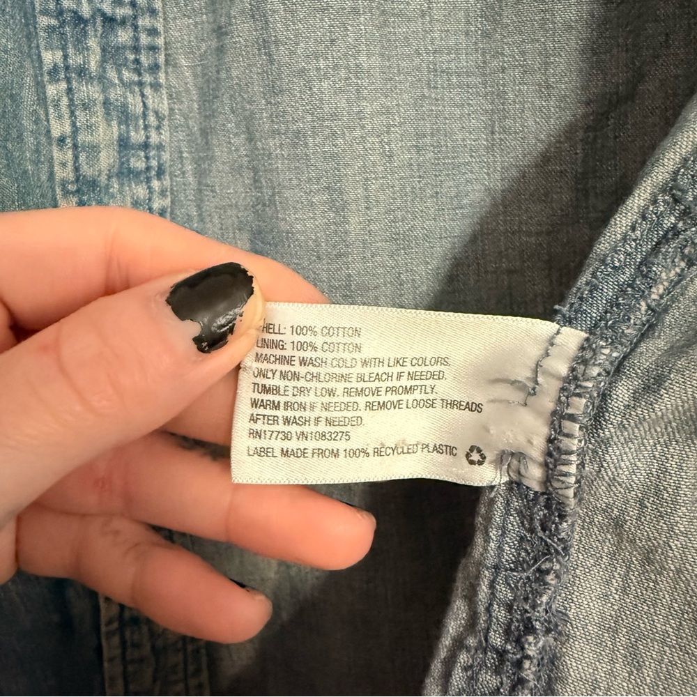 ▪️ Universal Thread • Light Blue Denim Long-Sleeve Button-Up • Women’s L - Picture 4 of 5
